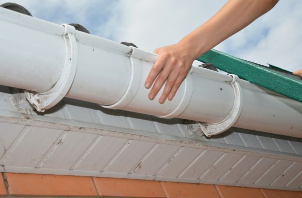 Gutter Reattachment in Jasper